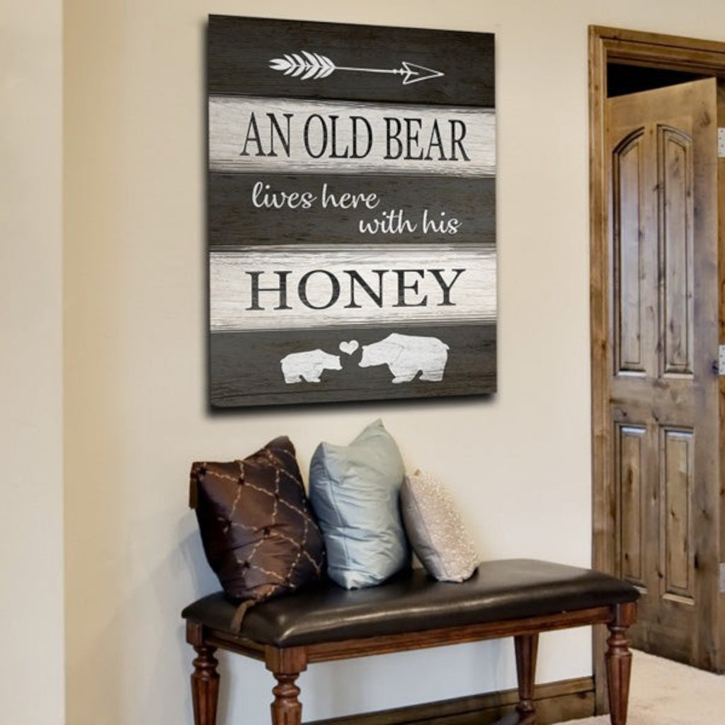 An Old Bear Lives Here Premium Canvas